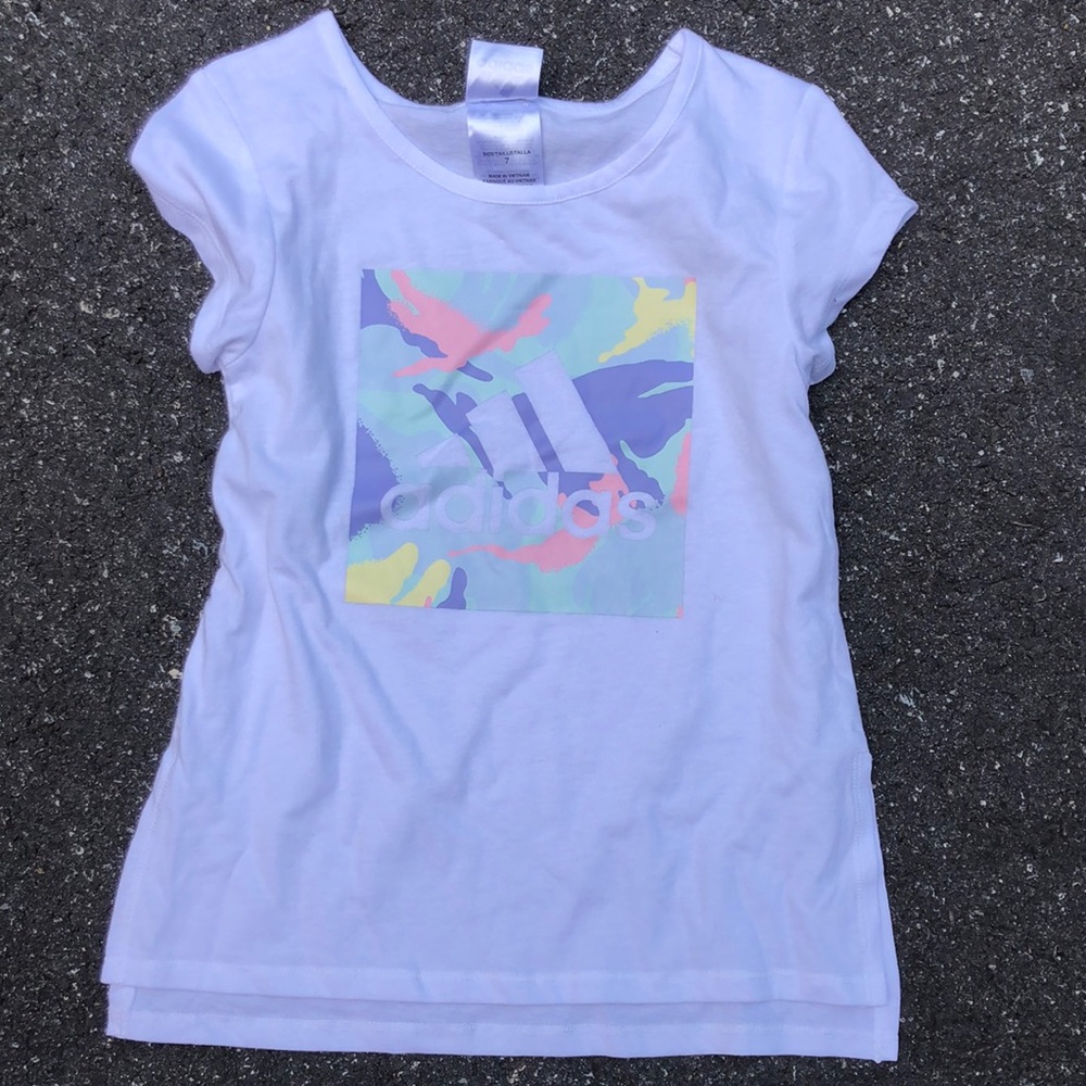 Girls size 7 Adidas T-shirt.